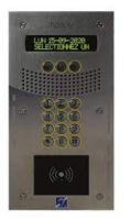 Interphone à défilement de noms avec clavier codé + lecteur de badges mains-libres - conforme ERP - à raccorder à une carte relais (R103-0001) et une centrale GSM (R101-0010) - Pose en encastrement - Finition inox