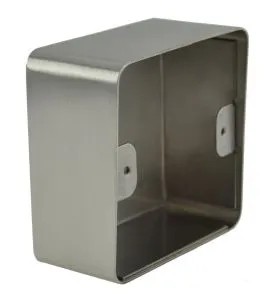 Boîtier acier inox SSH200, 82,5 x 82,5 x 38/42 mm pour plaque 80 x 80 mm, livré avec les chevilles et les vis de fixation pour le boîtier, les vis antivandales et les outils de montage pour la plaque