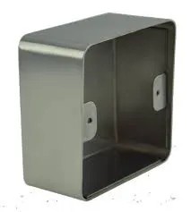 Boîtier acier inox SSH202, 82,5 x 82,5 x 48/52 mm pour plaque 80 x 80 mm, livré avec les chevilles et les vis de fixation pour le boîtier, les vis antivandales et les outils de montage pour la plaque