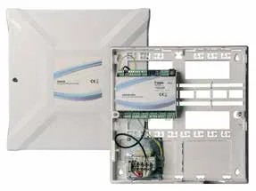 Centrale d'alarme intrusion xGen 8 entrées extensibles à 64 avec IP coffret plastique. 16 partitions.Transmetteur digital et vocal intégré. 256 utilisateurs avec 4 niveau de profils. Serveur web intégré. UltraSync application et rapports.