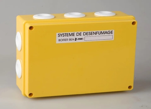 [FIN-ACCDF502] BEA de puissance : (installation comprenant plus de 7 volets sur une même ligne) Présence d'un relais (4 inverseurs) dans le boîtier rouge, pré-câblé sur la sortie du BEA - P. Prévoir une AES externe.