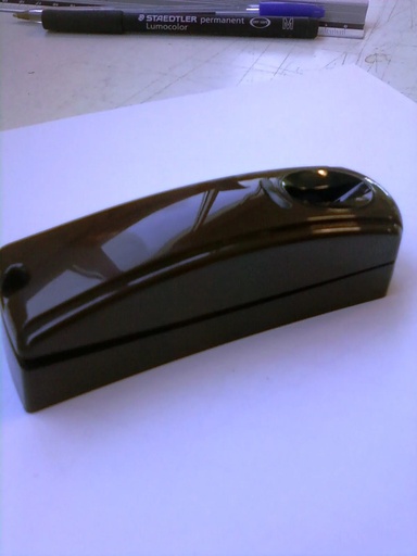 [AVS-WINGWSB] Détecteur IR passif à lentille fresnel radio 868 Mhz, à protection rideau - placé dans un boitier marron compact pour détecter le passage aux portes, fenetres, passages.... batterie lithium 3V fournie - 2 ans de durée de vie